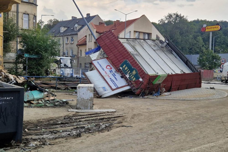 zdjęcie wyróżniające Przedsiębiorcy pomagają powodzianom. Trwa zbiórka pieniędzy